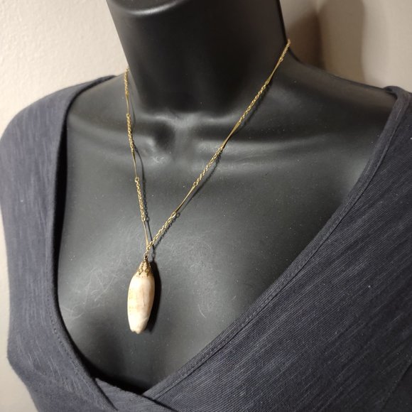 Cute 18 Inch Shell Pendant Necklace - Picture 2 of 16
